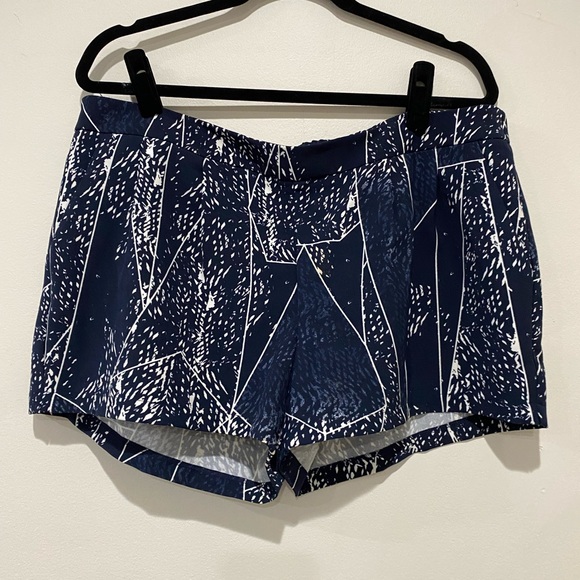 Mossimo Patterned Shorts - Picture 2 of 5